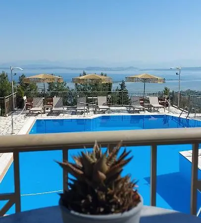 מלון Semiramis 2*