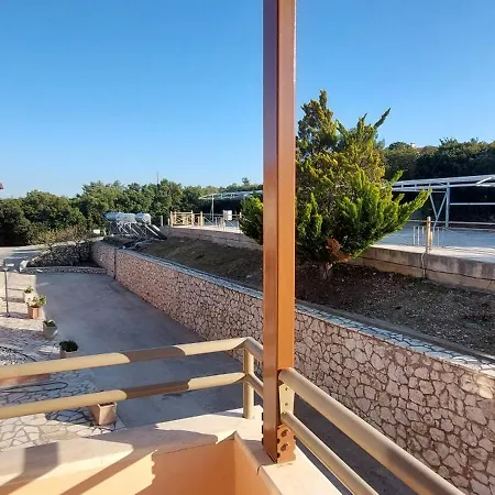 Hotel Semiramis Frinion